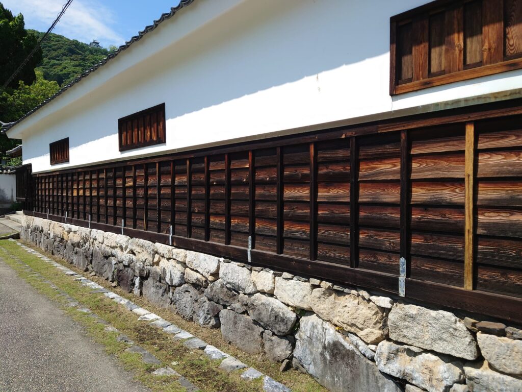 Traditional clad wall in Yoroi bari styl